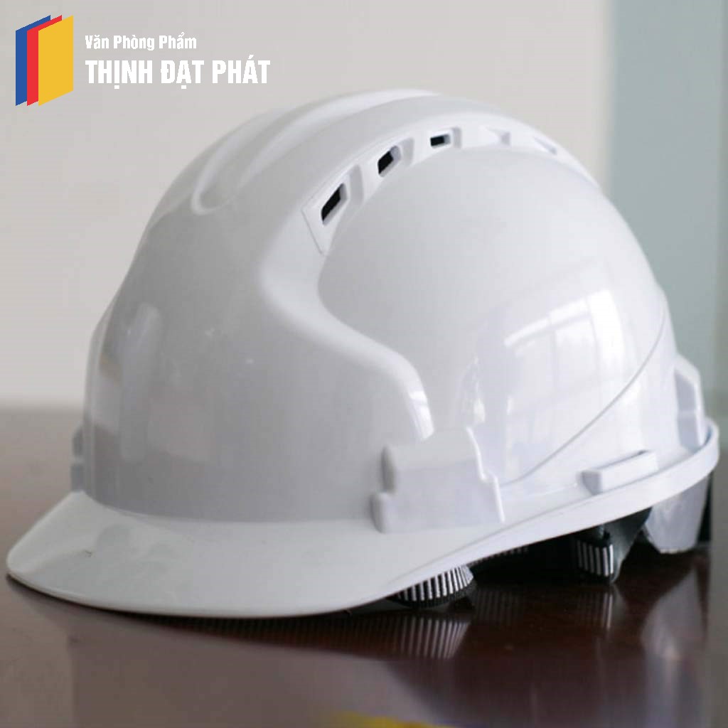 Mũ được xem là vật dụng không thể thiếu, giúp phần đầu của người lao động được an toàn khi đang làm việc